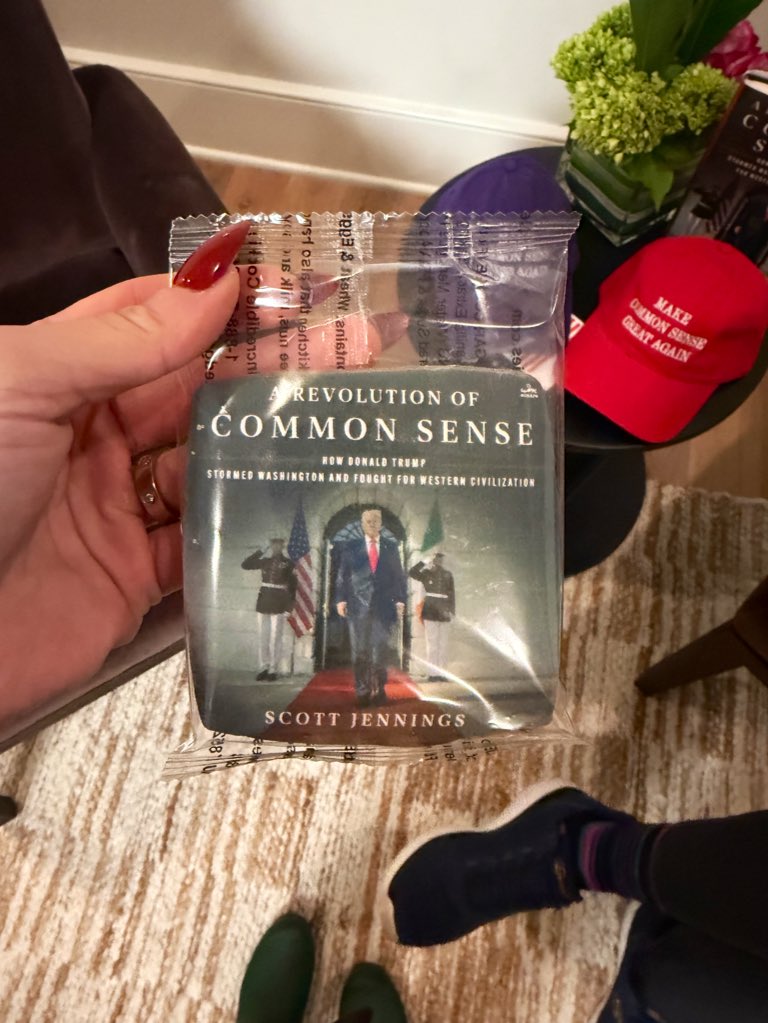 ScottJenningsKY's tweet photo. A REVOLUTION OF COMMON SENSE book tour blowout in DC last night! Huge crowd! Thanks to the @RaineyCenter &amp; @sarahehunt01 for an amazing party! Signed a lot of books…and the cookies had the cover on them! https://t.co/Khgu210nNT