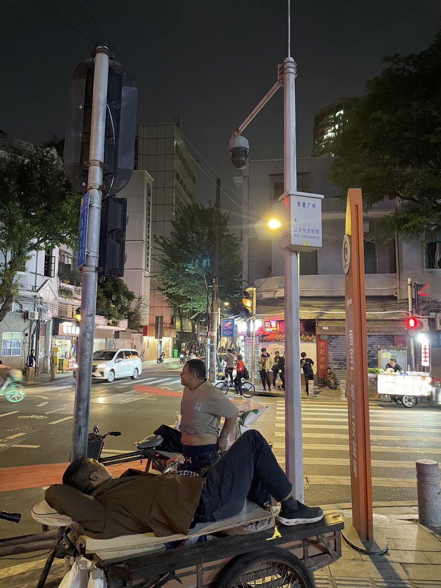 Aku tengah lepak dengan kutu Guangzhou.