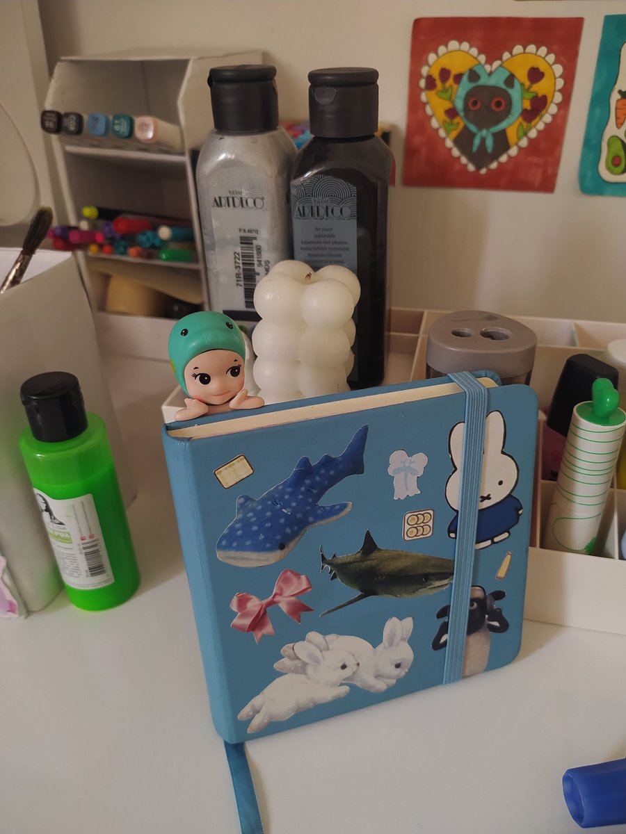 baktim tablette dusuyor defterime yapistirdim ciblak bebegi