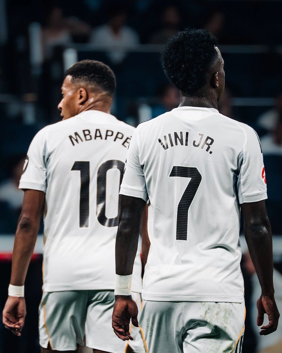 🗣️ Wesley Sneijder: “I’m sure Kylian Mbappé will win the Ballon d’Or, 100%. And Viní will perhaps win it the following year. They both have the quality for it. 

Perhaps Viní should’ve won it 2 years ago. He deserved it then.”