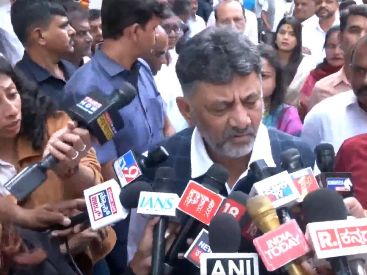 ani_digital's tweet photo. "Will attend marriage function, small meetings": DK Shivakumar leaves for Delhi amid tussle over CM post
Read @ANI story | https://t.co/zvzWuNN68z
#Shivakumar #KarnatakaCMPost #PowerTussle https://t.co/rGtMdATf1N