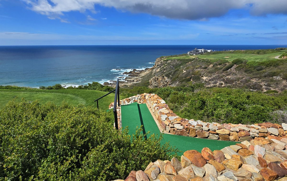 PinnaclePEstate's tweet image. The iconic 18th is calling your name…

Who’s ready to answer from the tee box?

#PinnaclePointEstate #AwardWinning #GolfHeaven