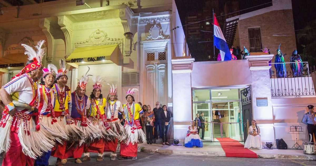 En la Casa Bicentenario de la Danza Tala Ern de Retivoff del <a href="/CCRCabildo/">CCR El Cabildo</a>, la Academia Danzarina Rory, bajo la dirección de Estela Ramírez y Gerardo Iván Ayala, ofrece una performance coreográfica sobre la interpretación corporal de la guarania. Más: facebook.com/share/p/183WHN…