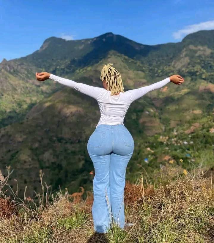 umukeba's tweet image. Nikihe kintu Uzi kubakobwa bateye  gutya