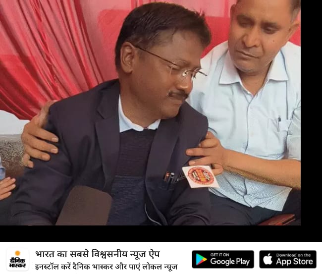 vkjain1812's tweet photo. @RailMinIndia @AshwiniVaishnaw  कॉल पर भी फोन नहीं उठाया, बेटे की मौत:* लोको पायलट बोला- नौकरी की शर्तें ऐसी कि परिवार को समय नहीं दे पाते; भूख हड़ताल पर 
https://t.co/THPQRDFuh7 https://t.co/DWBfK4bdV9