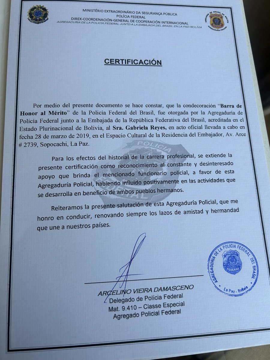 (2) Trabajé no solo en el gobierno de Evo Morales si no también en el de Arce, con el peor de todos, Del Castillo. Mi trabajo siempre fue reconocido por las agencias externas con las que trabajé. Recibí la condecoraciòn "Barra de Honor al Mérito" de la PF de Brasil, entre otras.