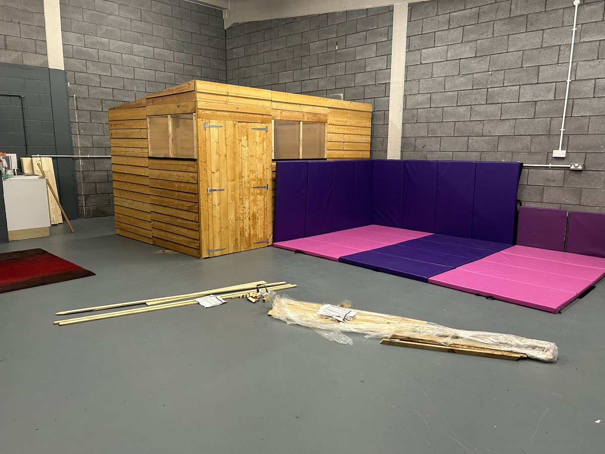 Not allowed to install any partition walls at my new playspace… 

So my solution = Insert a whole new room instead &amp; ooohh it’s all cumin together now 😈😍

So all I want for Christmas now is that email to say my wrestling ring is ready to collect 🤞🏾💪🏾

mistressmd.com