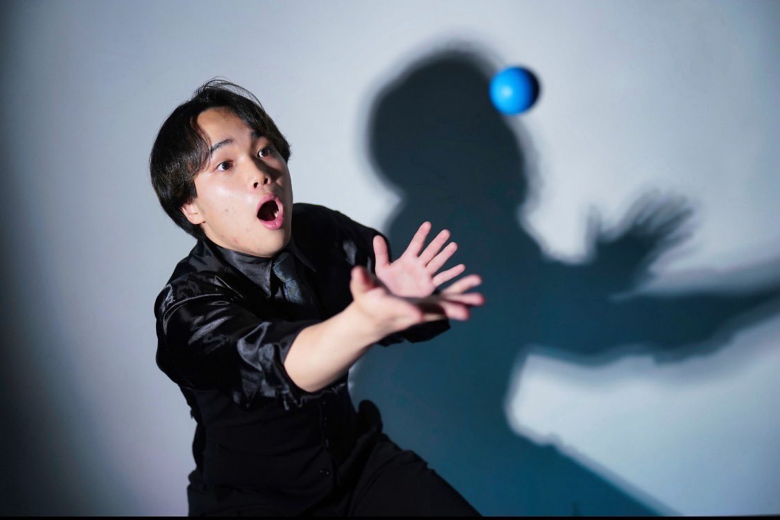 magicweaponn's tweet image. アンタイ出演者情報
[3人目]
PANDAさん

[所属]
京都大学奇術研究会KUMA、立命館大学マジックプレイヤーズ

[演者の一言コメント]
今年は指の怪我により学祭に出演出来ませんでした。それでも、運営の方々のおかげでアンタイのステージに立つことが叶いました。全ての方々に感謝し、演技させて頂きます