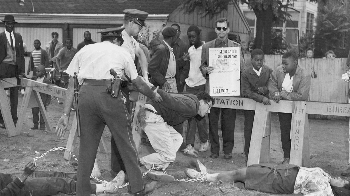 kunalgub's tweet photo. @peter_m77065 @ZenoReport @ElizabethM10333 @BernieSanders "After graduating from college, Sanders returned to New York City, where he worked various jobs, including Head Start teacher, psychiatric aide, and carpenter."
AND he was getting arrested at 21 for protesting segregation.
What have you done? https://t.co/M5Mj5xF4iQ