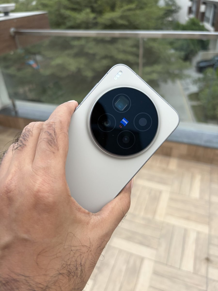 geekyranjit's tweet image. I have also got the Vivo X300 Pro with me, I’ll try to post pics taken with that in the next couple of days, here on twitter as this is definitely a camera centric smartphone.