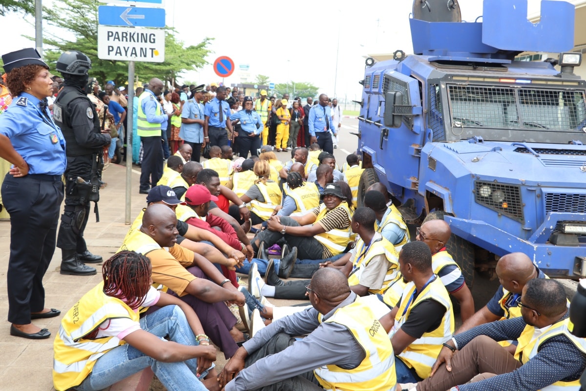 TheCameroonianZ's tweet photo. L’Aéroport International de Yaoundé-#Nsimalen a abrité, ce mardi 2 décembre 2025, une vaste opération de #simulation d’urgence, visant à tester et renforcer les capacités de réaction des équipes en cas d’incident majeur. https://t.co/fIyevXaEjW