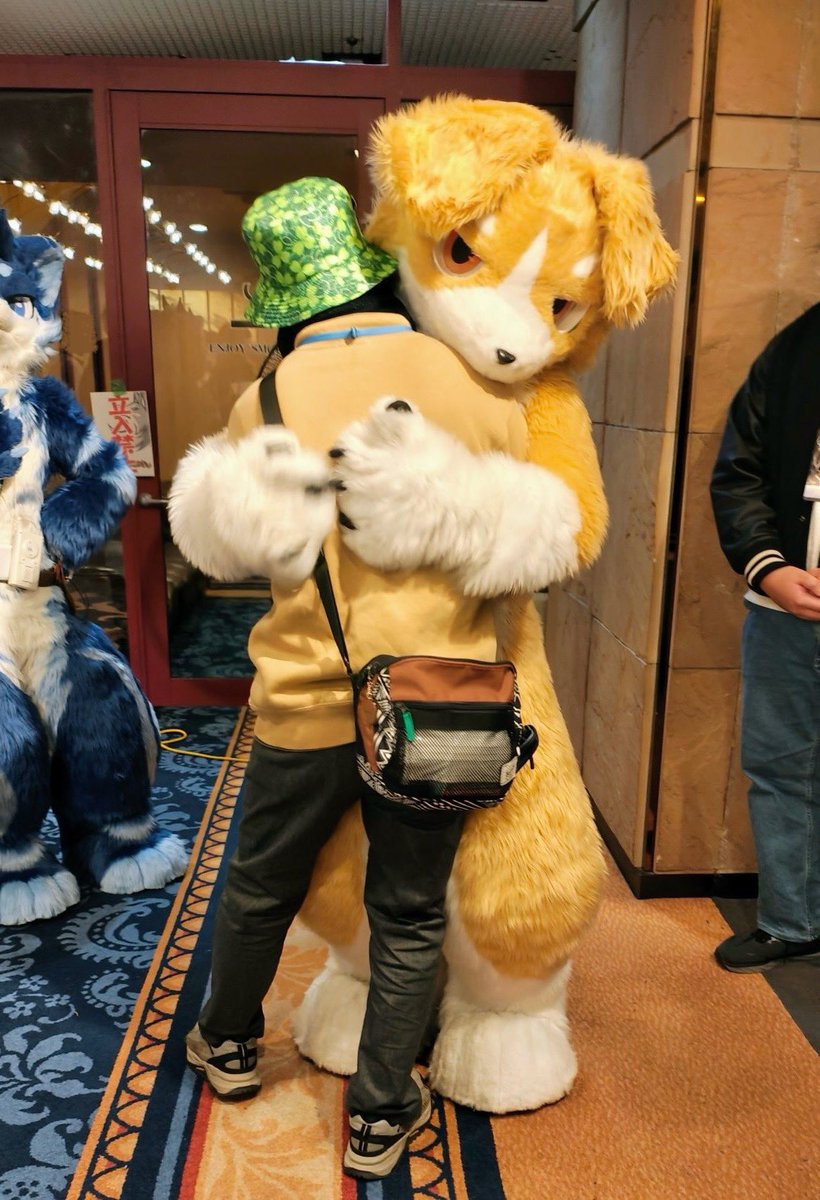 TamoPython's tweet image. これはホッコリィのつよつよハグにダメにされてる僕
📷@t_yamanoue 
#kemocon18