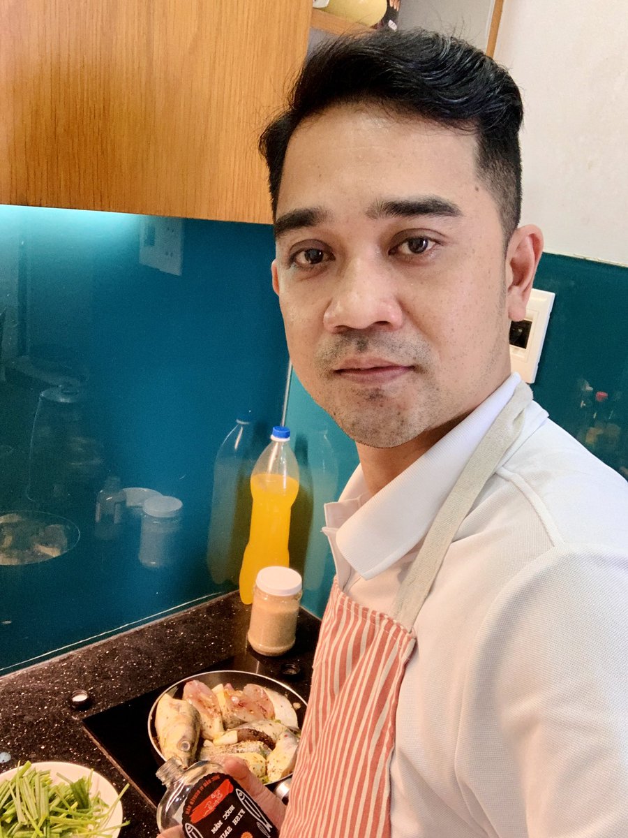Tung_CuaKhe's tweet photo. Vào bếp với 𝗠𝗮̆́𝗺 𝗕𝗲̂́𝗽 𝗧𝗮̂𝗺!
Có mắm NgOn nấu đại cũng thành NgOn 🤗
#nuocmam #fishsauce #beptam #cuakhe #dacsandanang https://t.co/S4L7TAaksJ