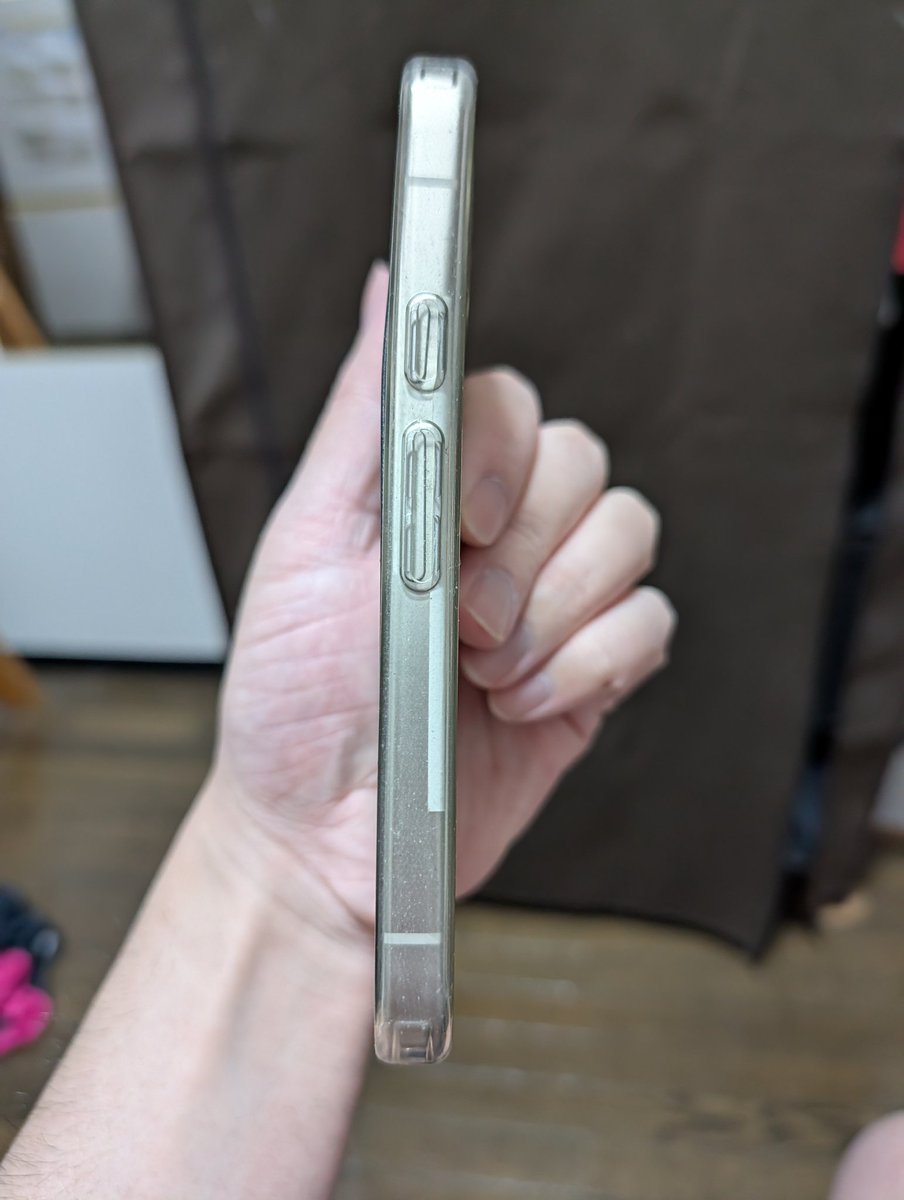 Manji_Musca's tweet image. ふっ…実はワイ、スマホ逝ってたんやで…
思いっきりフレーム曲がったんだぜ！
機種変してまだ半年も経ってなかったんだぜ！！
スマホ2台分の月払いになったんだぜ！！！！