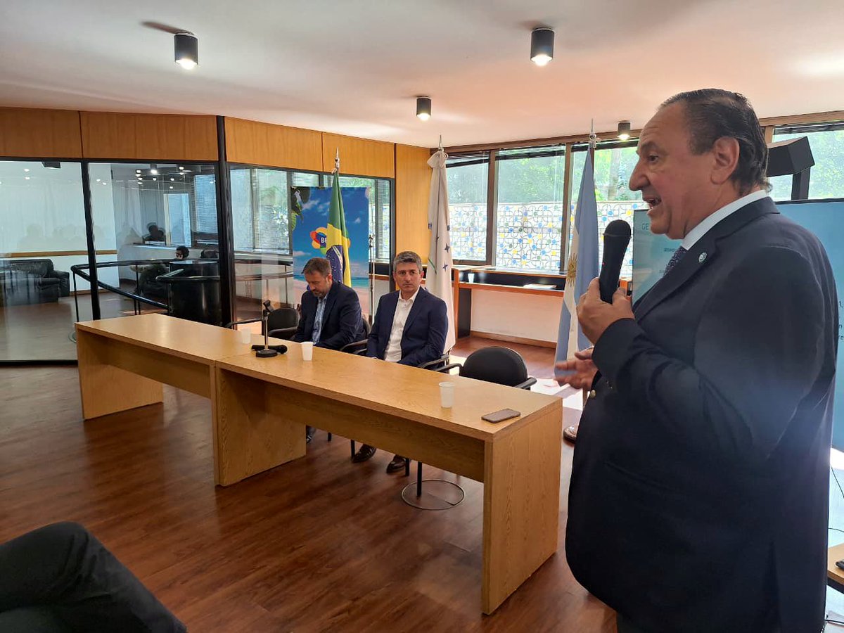 🌾 Se realizó el Seminario Agricultura y Cooperativismo en la Embajada de Brasil, organizado por el <a href="/IICAnoticias/">IICA</a>. El mismo, contó con la participación de una delegación de 30 #cooperativas agropecuarias de #Brasil y fortaleció los vínculos entre movimientos cooperativos.  🇦🇷🤝🏻🇧🇷