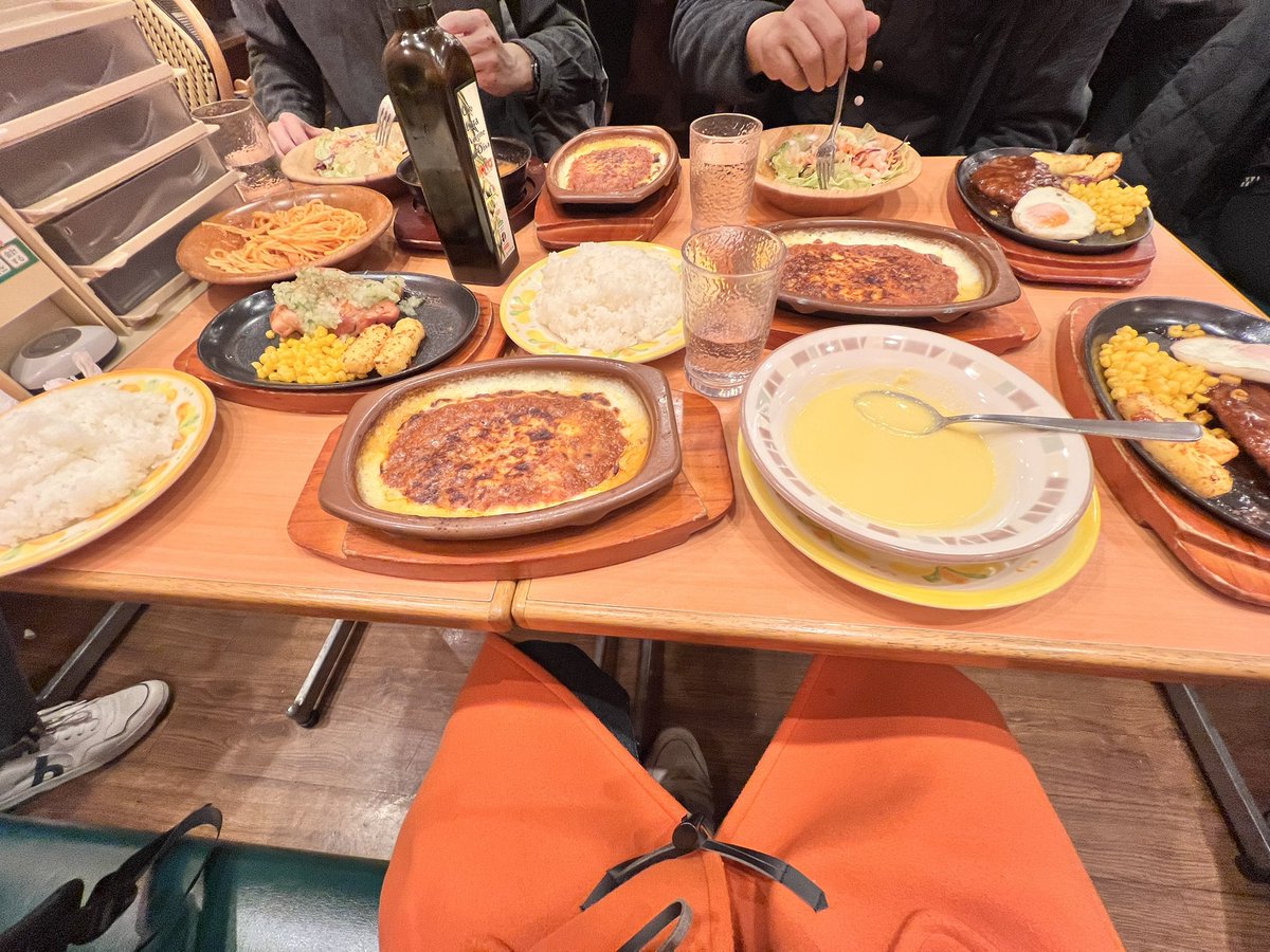 Post by ナンジャモトマト ホロックス漫画執筆中 on X: サイゼで喜ぶ私