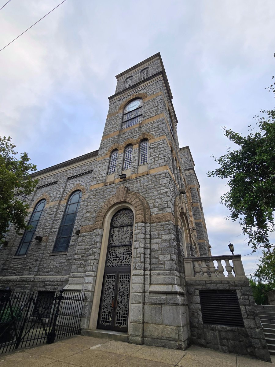 Savannah_0611's tweet image. #WallsOnWednesay #WindowsOnWednesday #AlphabetChallenge #WeekWforWindows 

St. Monica&apos;s 
Philadelphia, PA
August, 2025