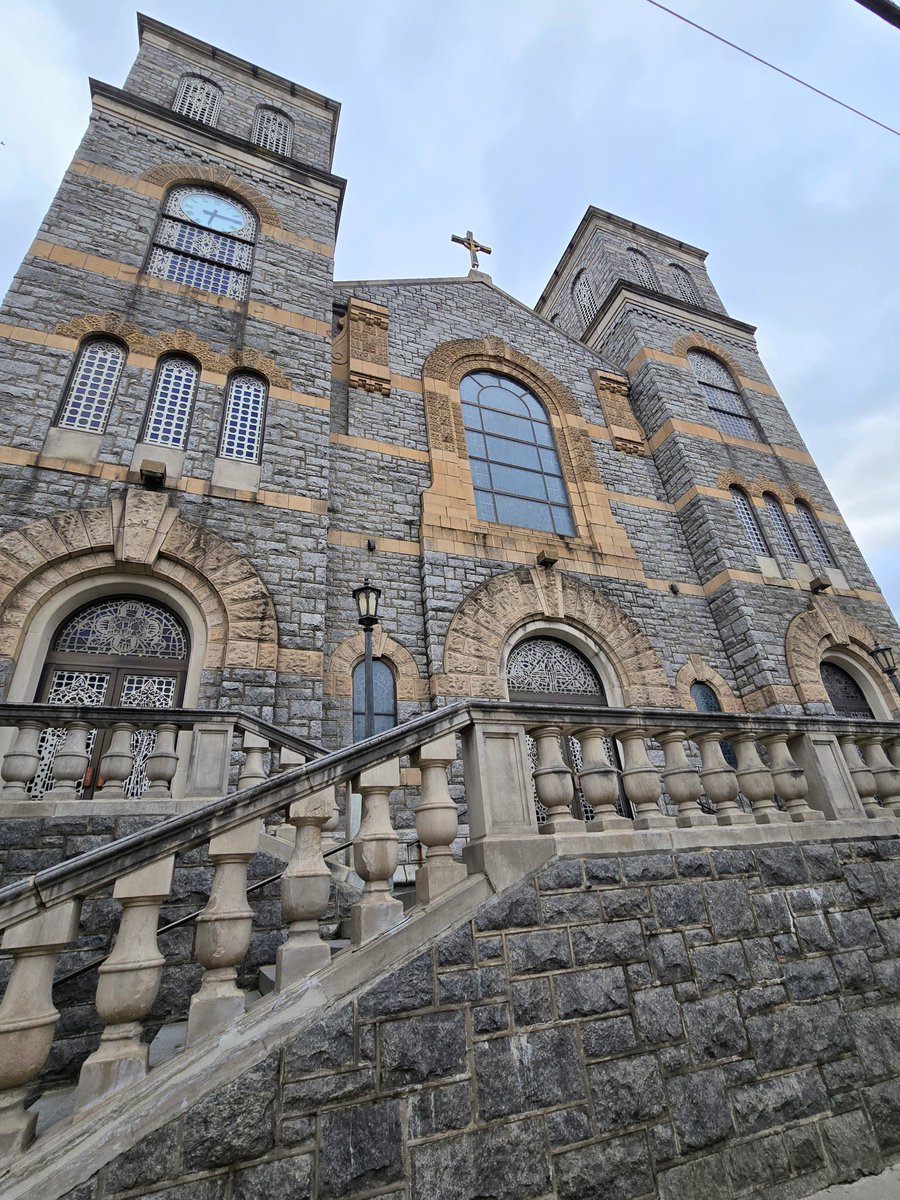 Savannah_0611's tweet image. #WallsOnWednesay #WindowsOnWednesday #AlphabetChallenge #WeekWforWindows 

St. Monica&apos;s 
Philadelphia, PA
August, 2025