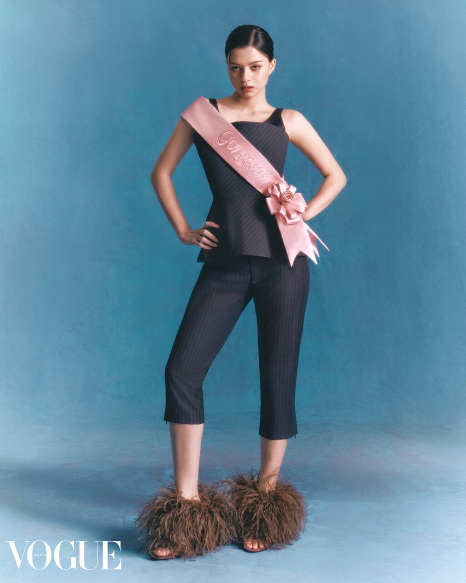 beckyfanclub05's tweet image. Becky - the cover face of Vogue HongKong  December 2025 ⚡️

@AngelssBecky @beckyentofc

🔗 voguehk.com/en/article/fas…

#VOGUEHongKong
#VOGUEHK
#beckysangels
#BeckyEntertainment 
#BeckyArmstrong