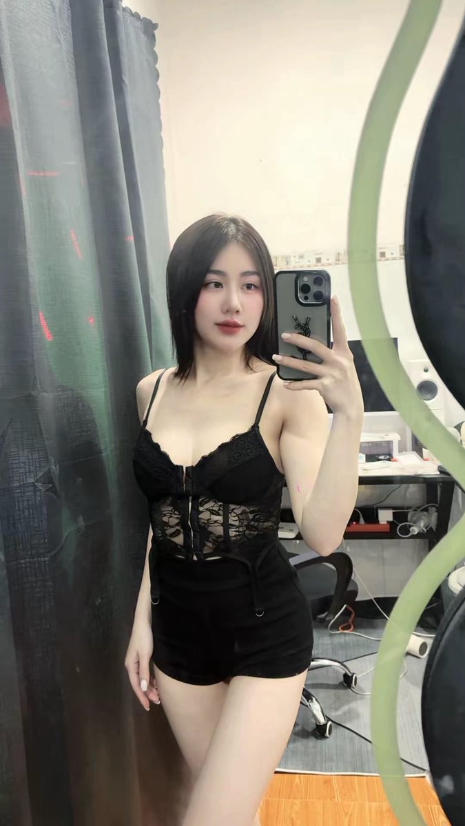 📍Tp Thái Nguyên – TN
♀️ Nữ 1999 – Muốn kết nối với một anh tử tế, sạch sẽ và tinh tế trong từng chi tiết.
• Vibe nữ tính, dịu – nhưng chemistry thì không hề nhẹ
• Biết tạo thoải mái, biết giữ cảm xúc ổn định
• Hợp người sâu, trưởng thành, kín