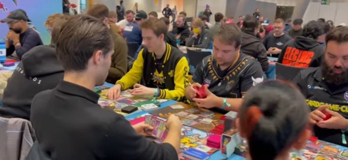 FtvCanarias's tweet image. 🇩🇪✨ Nuestro jugador @Gabrixa18  viajó hasta Stuttgart para representar a @FtvCanarias  en el Regional y dejó el listón bien alto.

🔝 Terminó en Top 818 jugando su mazo de Mega-Kangaskhan 💥🦘

¡Orgullosos de ti, Gabi! 💛
 #PokemonTCG #StuttgartRegional #EsportsCanarios