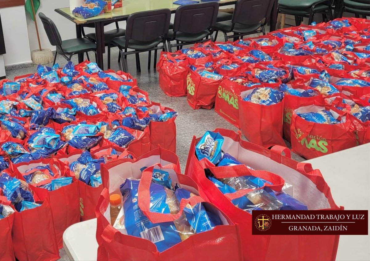 HdadTrabajoyLuz's tweet image. #Caridad • Informamos que el “Supermercado MÁS” ha hecho donación de múltiples cestas de #Navidad destinadas a las familias de la Obra de #Misericordia Nuestra Señora de la Luz. (Proyecto de Caridad con motivo de la #Coronación Canónica de nuestra titular)

(1/2)