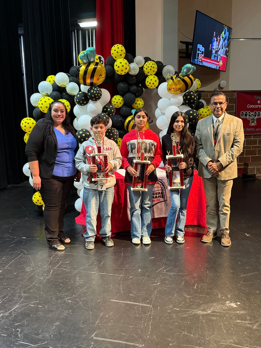Congratulations to the Southside ISD winners of the 10th Annual District Spanish Spelling Bee! 

Elementary School: 1st Place- Luis Aguillon Martinez (Freedom) 2nd Place- Oscar Pizana (Pearce) 3rd Place- Juan Duran (Heritage)

Middle School: 1st Place- Melanie Vera (JL Matthey)