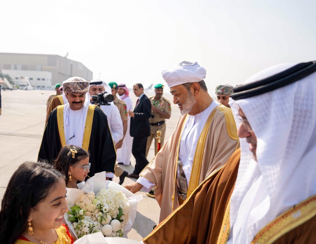يحمل جلالةُ السُّلطان رسالة عمانية أصيلة: أن الحوار والشراكات الصادقة هي الطريق الأمثل لبناء مستقبل خليجي آمن ومزدهر.
#القمة_الخليجية_46 
 #السلطان_هيثم_بن_طارق