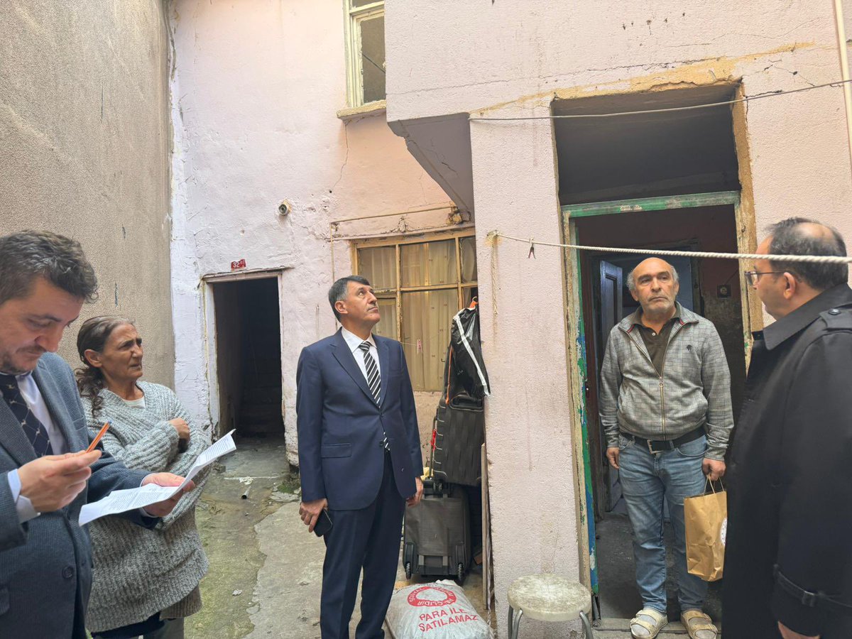 Kaymakamımız Cevdet Ertürkmen, Şişli Belediye Başkan Yardımcısı İzzettin Öztosun, SYDV müdürü Serkan Kararmaz ve Halide Edip Adıvar Mahalle Muhtarı Aslan Kaya ile birlikte” 3 Aralık Dünya Engelliler Farkındalık Günü” dolayısıyla hane ziyaretleri gerçekleştirdi.