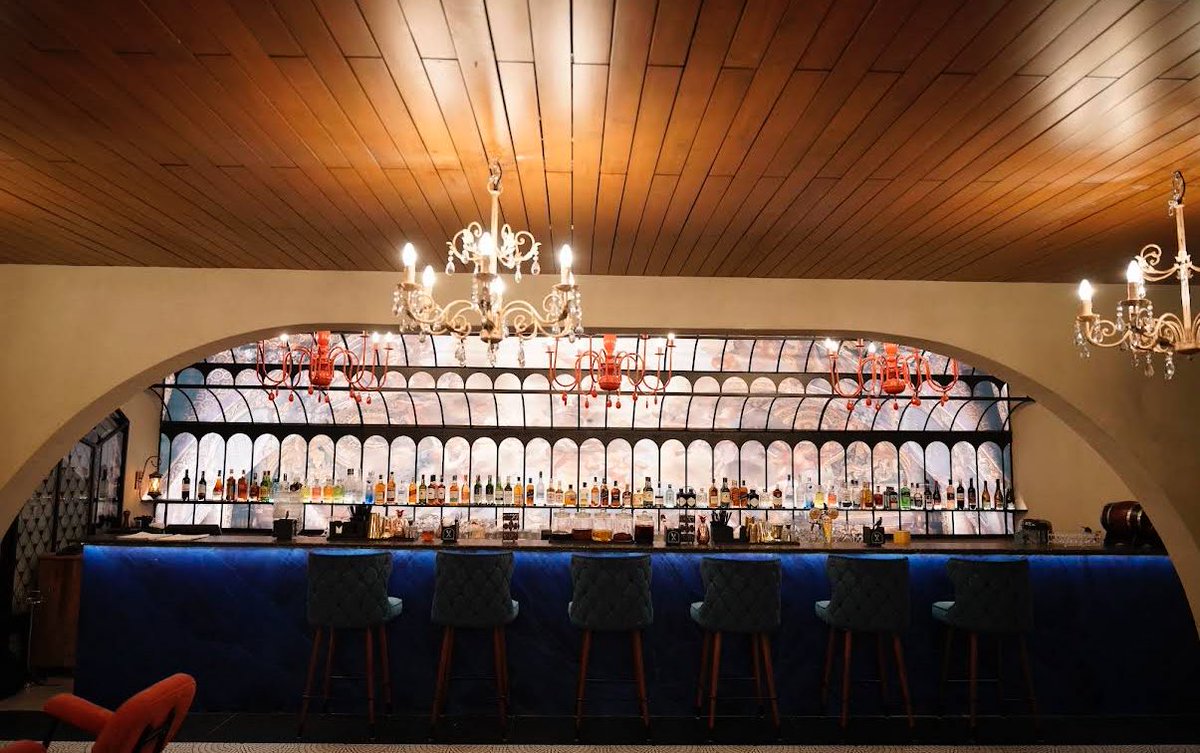 UpdatesChennai's tweet photo. Chennai’s latest addition to the nightlife scene is "No Name". A four-level resto bar has opened at Chamiers Road... #Chennai #Nightlife 🥂🍻🍷 https://t.co/pofuUX572Q