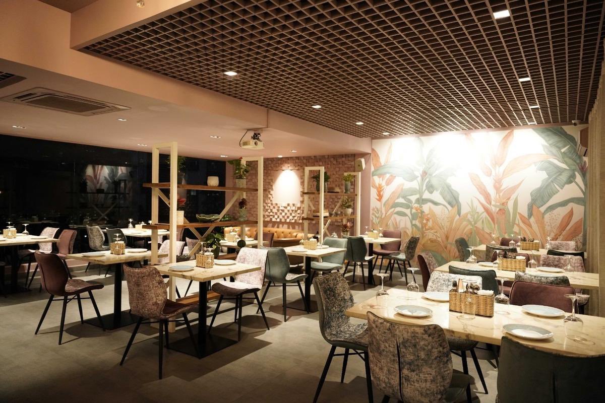 UpdatesChennai's tweet photo. Chennai’s latest addition to the nightlife scene is "No Name". A four-level resto bar has opened at Chamiers Road... #Chennai #Nightlife 🥂🍻🍷 https://t.co/pofuUX572Q