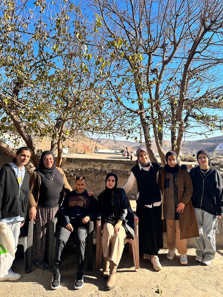 SavurAIHLisesi's tweet photo. Çedes Projesi kapsamında öğrencilerimiz ile
 3 Aralık Dünya Engelliler Gününde özel bireylerimizi ziyaret ettik. Bizlerden desteklerini esirgemeyen kurumlarımıza teşekkür ederiz. 
@tcmeb 
@mardinilmem 
@SavurMem 
@SavurMuftulugu https://t.co/ikDog9AJ2i