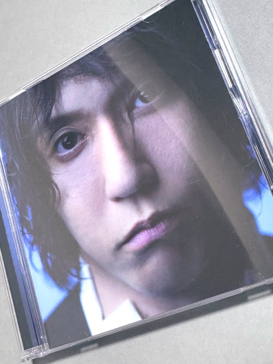 冷静に考えて、40のおじさんの顔がでかでかと載ってるCDジャケットって