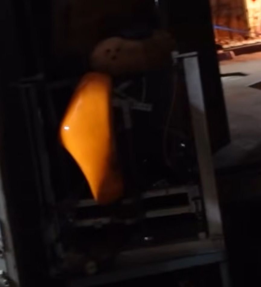 Looney Bird/Pizzacam mech spotted in FNAF 2 movie set !!