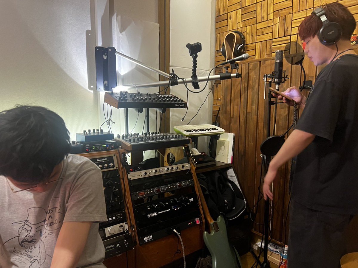 Peach Peach Peachの音楽ドキュメンタリー企画に呼んでいただき、1日でみんなで曲を作詞作曲し録音。
考えたギターリフがBPM101だったので、ワンちゃんの歌にしようって事にしてテーマは「犬がいなくなった世界」
是非聴いてほしいワン🐶
peach-peach-peach.bandcamp.com/track/101-feat…