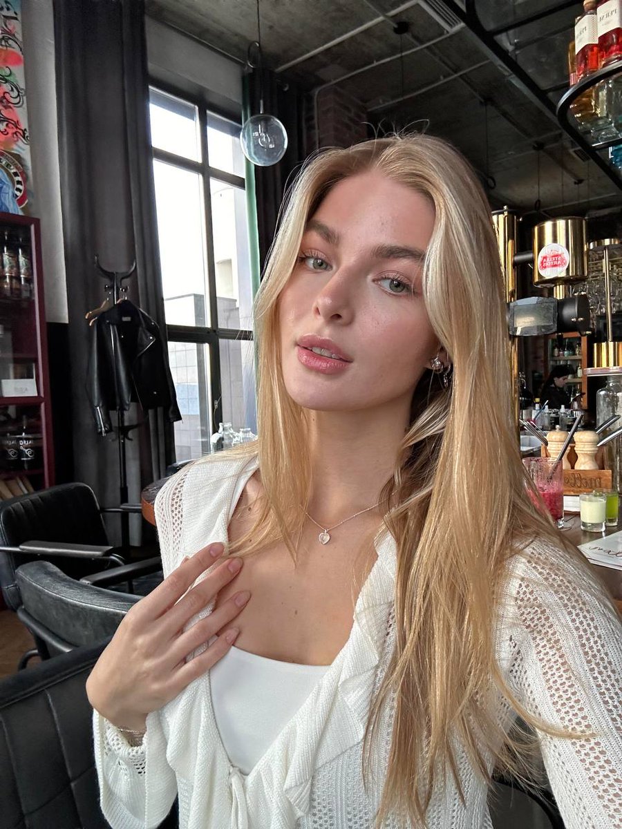 Feeling cosy today, so here’s a tiny selfie moment