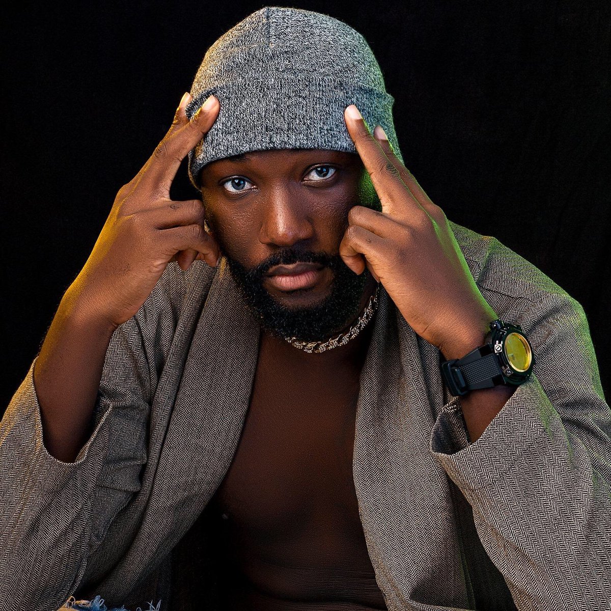 Salonefrontpage's tweet photo. Emmerson has been considered as the richest Sierra Leonean artist, known for hit songs like "Borbor Belleh" and recent international collaborations. #SierraLeone #Salonefrontpage https://t.co/GHRrNLt7rW