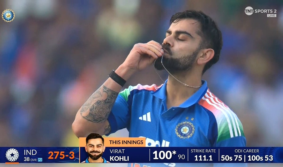 rohankumar4601's tweet photo. The G.O.A.T – Virat Kohli.
Another day, another century.

Back to Back odi century 🔥🔥🇮🇳🫡
53rd ODI hundred for Mr. Consistency himself. King things only. 👑💯

#ViratKohli𓃵 #INDvSA https://t.co/DTRVnnZxn3