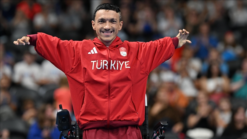 TurkiyePD's tweet photo. 🏅Türkiye’s Paralympic athletes elevate our national brand — breaking barriers, setting records, and achieving remarkable success. Their determination inspires millions and shows that in Turkish sports, limits do not exist. #InternationalDayOfPersonsWithDisabilities #Paralympics https://t.co/eOlU8BhWQv