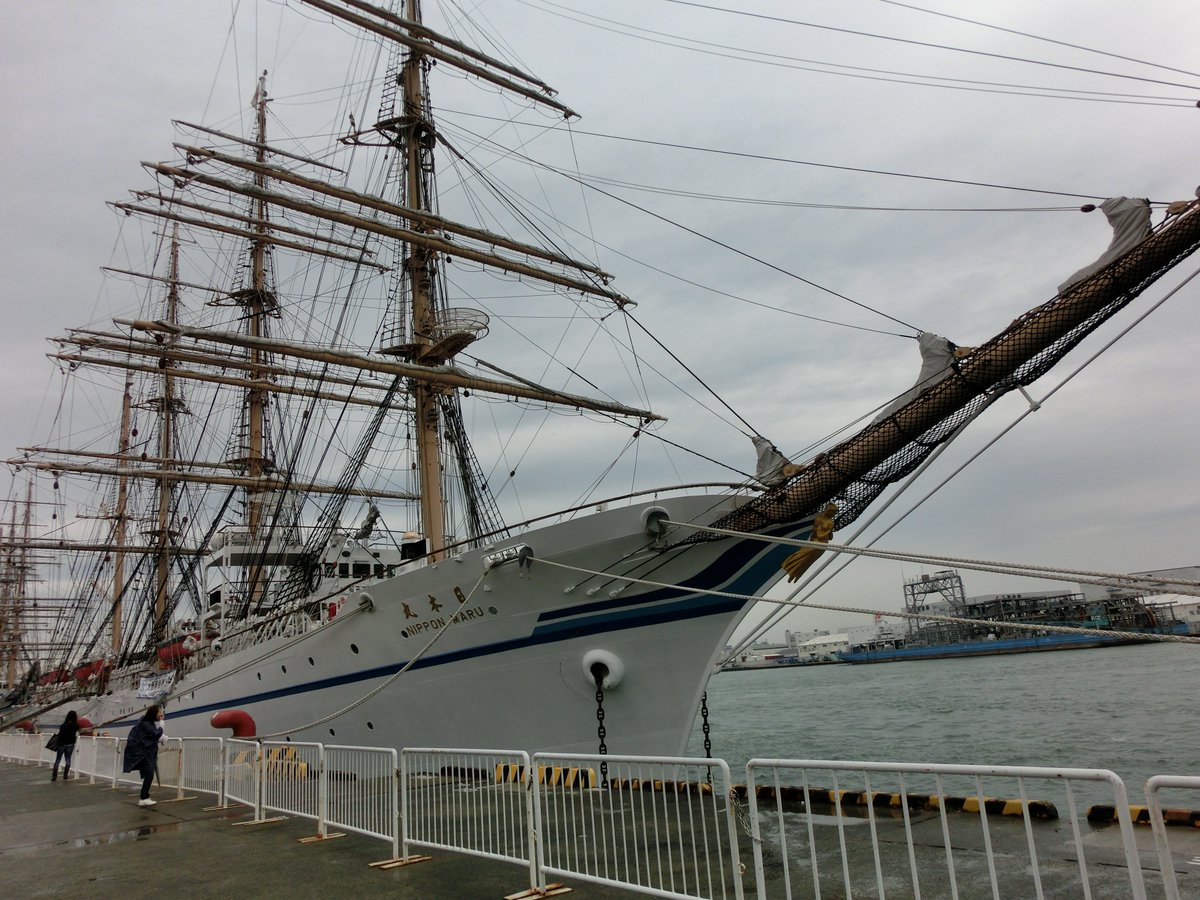 この時日本丸、海王丸揃っていたのに持ってきたカメラのせいで