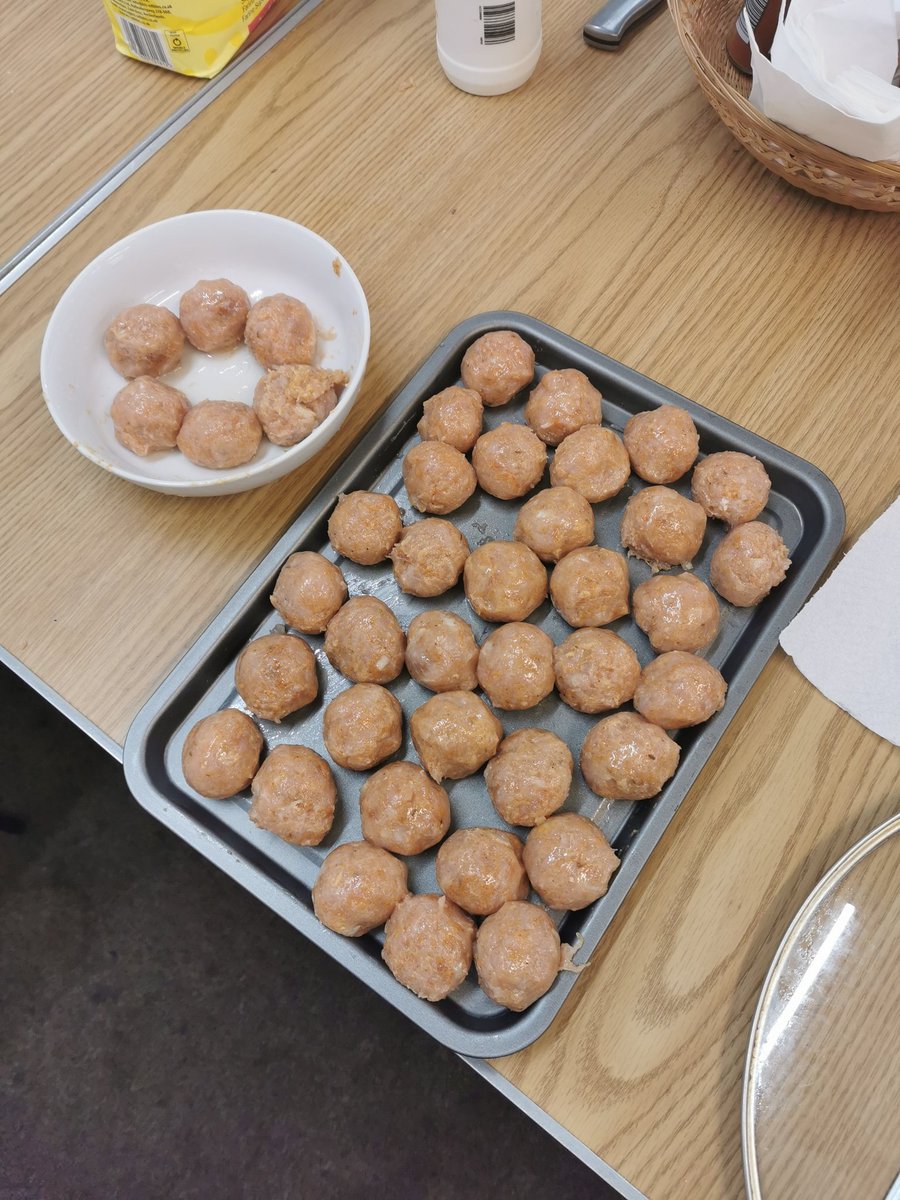 ANYiSO_Glasgow's tweet image. Today’s cooking class was a hit!
We cooked up a tasty Meatball &amp;amp; Potato Curry 🍛🔥
Can’t wait for the next session!
#CookingClass #Foodies #CurryNight
