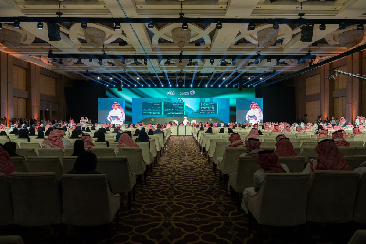 KhlilBinSalamah's tweet photo. استعرضت خلال مشاركتي اليوم في #ملتقى_ميزانية2026 ، قصة مشروع برنامج تنافسية القطاع الصناعي، ودوره في توفير حلول مبتكرة تسهم في تحسين كفاءة استهلاك الطاقة، وتعزيز الاستدامة البيئية، وخفض تكلفة الإنتاج الصناعي، وصولًا إلى زيادة القدرة التنافسية للمصانع الوطنية إقليميًا وعالميًا. https://t.co/QxZN1GkQLg