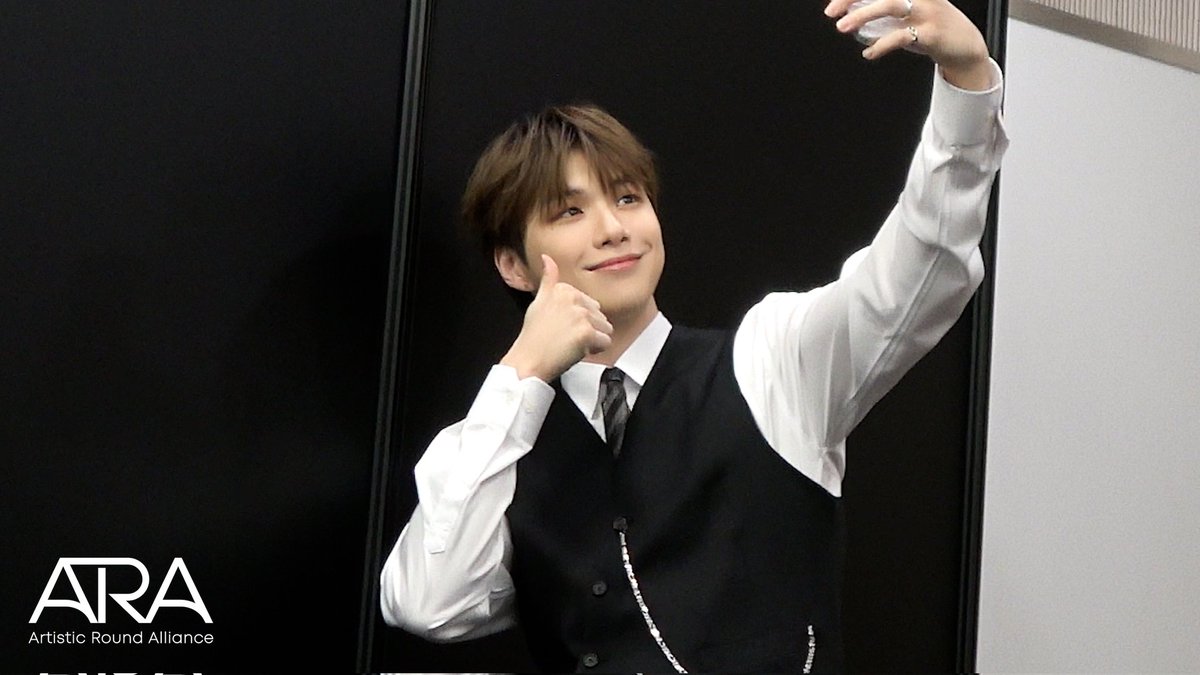 1210danlove's tweet photo. @kd_officialx 비하인드 볼 때 마다 깜놀해 너무 잘생겨서!🩷🩷🩷
#강다니엘 #KANGDANIEL
#renecell #superlive https://t.co/pgSSqEFUDt