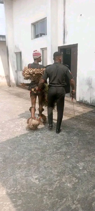 Masquerade David Effiong has been arraigned in court on charges of public disorder.

This comes days after Governor Eno ordered the arrest of any masquerade on the streets of Akwa Ibom.

- LIB

Ivana / Adesope / NDLEA / Ned Nwoko / Chief of Defence Staff