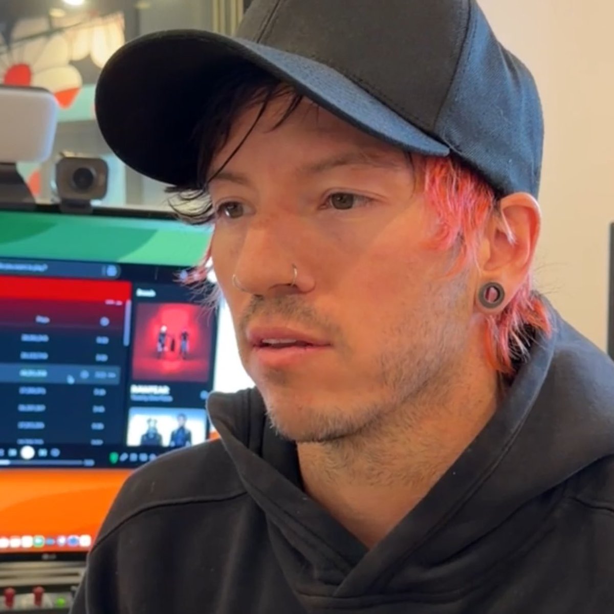 TRAPD88R's tweet image. ILOVEYOUUUUU MAN OF THE YEAR