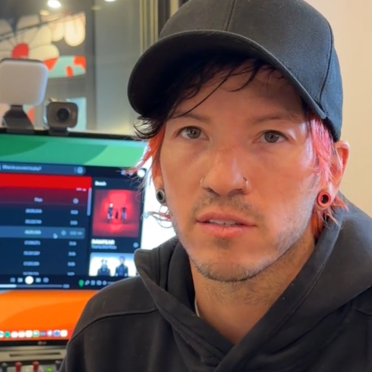 TRAPD88R's tweet image. ILOVEYOUUUUU MAN OF THE YEAR