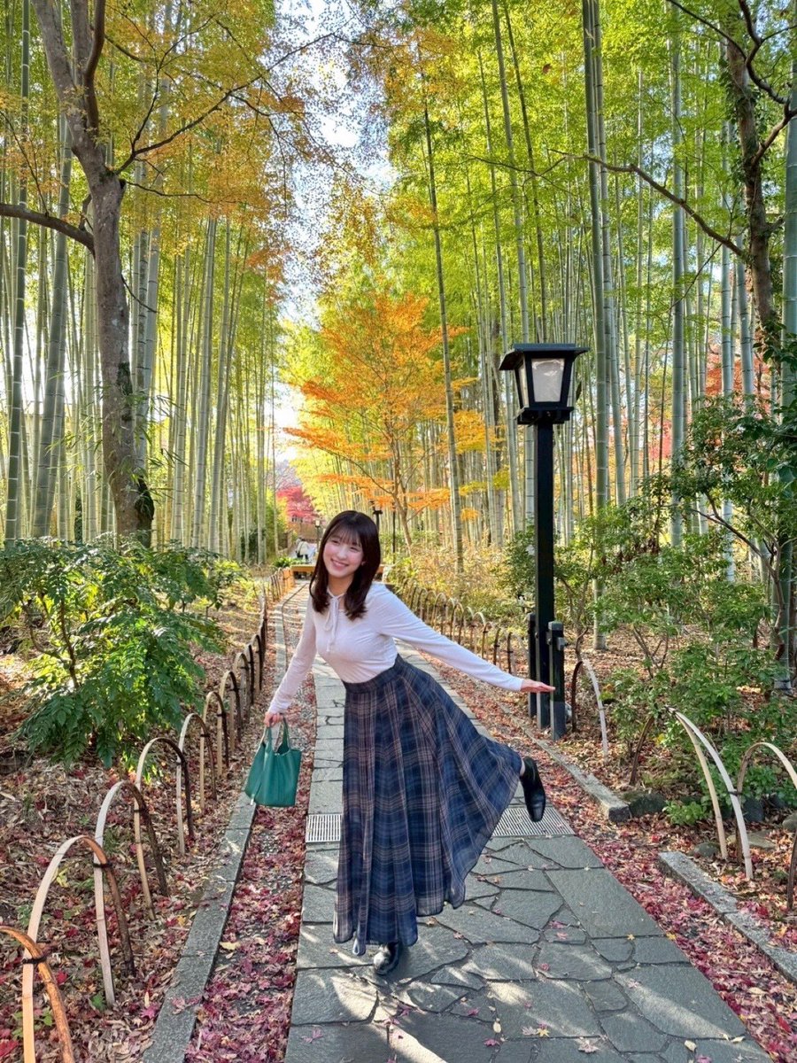 shiraki_mana's tweet photo. 修善寺へ♨️

めちゃくちゃ綺麗でした😳🍁 https://t.co/vifnN7DKGv