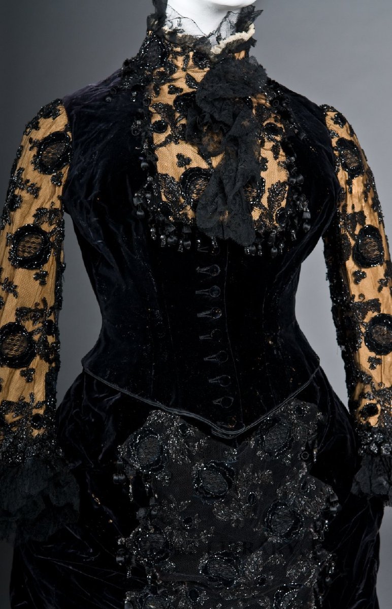 Evening ensemble by House of Worth, 1876-80. FIDM Museum.
