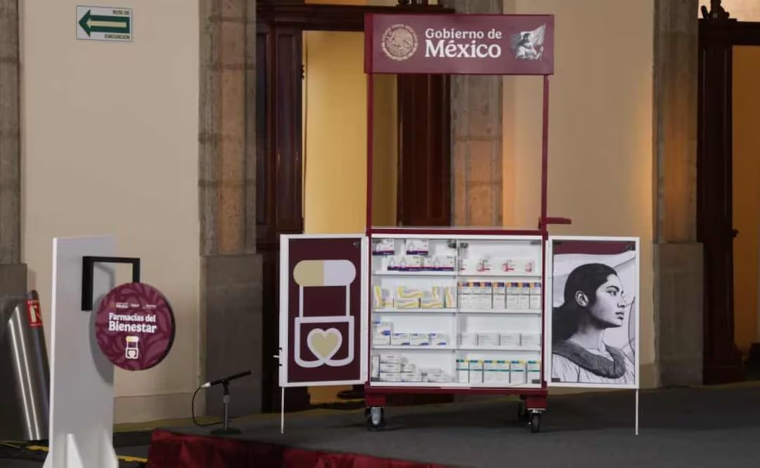 La farmacia comunitaria que uno imagina 👍versus lo que tenemos en mi país 👎

#FarmaciasDelBienestar