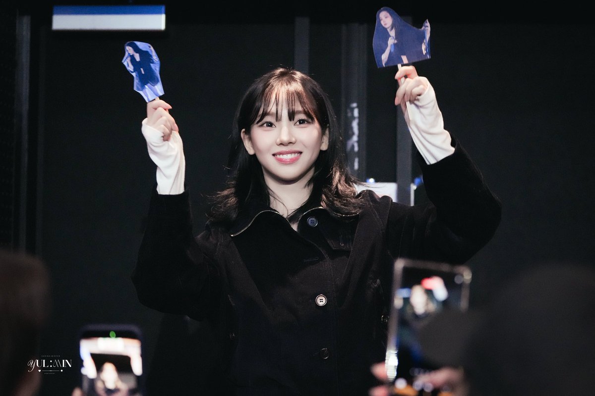 rinactrl's tweet photo. from being trainees tgt since the very beginning, HS exams, finding out you’ll debut tgt and fulfilling ur dreams tgt to supporting winter on her first solo (birthday) concert 

my jiminjeong you are so dear to me 😭😭😭 theyll always be each other’s no.1 biggest fan 😭😭😭😭😭 https://t.co/kTq6h0I08a